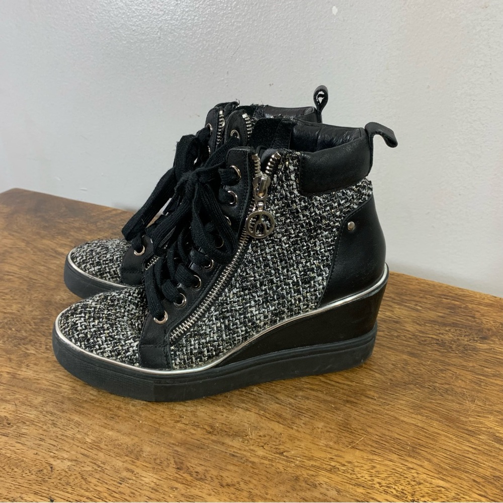 The wishbone collection boots